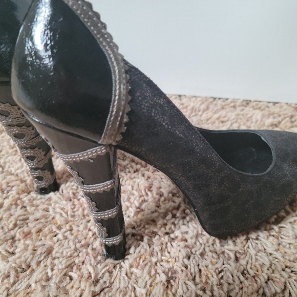 Women's Heals - Picture 4 of 4